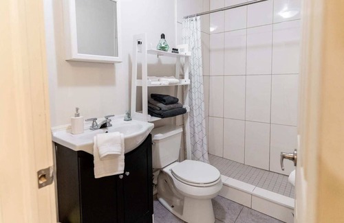 Beasley Apartment | Lovely Bachelor in the Heart of Hamilton