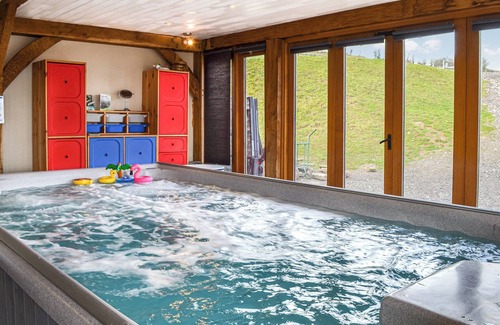 Talybont-on-Usk Cottage | Lovely barn conversion with private swimming pool.