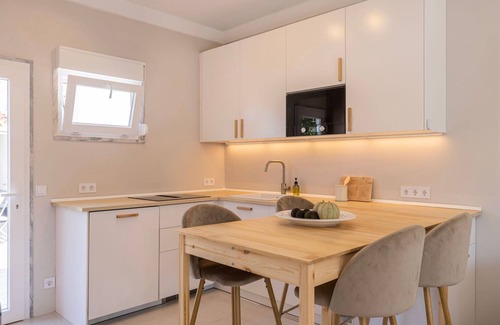 Charneca de Caparica e Sobreda House | Lovely Beach House in Aroeira by LovelyStay