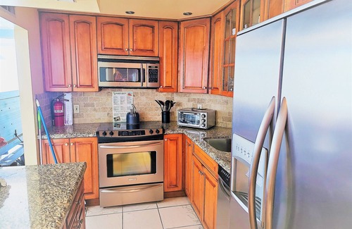 Galt Mile Condo | Lovely Beachfront Condo overlooking the Ocean, private jacuzzi, balcony & pool
