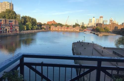 Wapping House | Lovely bright double room-private bathroom