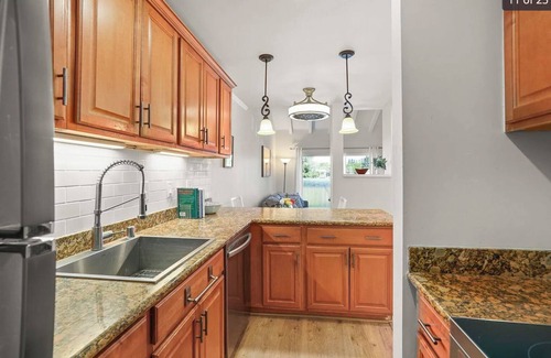 Walnut Creek Apartment | Lovely bright fully furnished private 1-bed apt in Walnut Creek central to all.