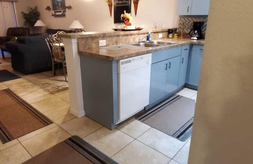 Fedhaven Condo | Lovely bright high ceilings condo