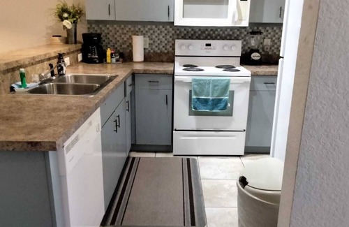 Fedhaven Condo | Lovely bright high ceilings condo