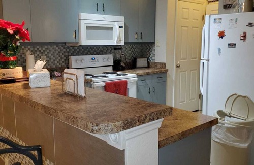 Fedhaven Condo | Lovely bright high ceilings condo
