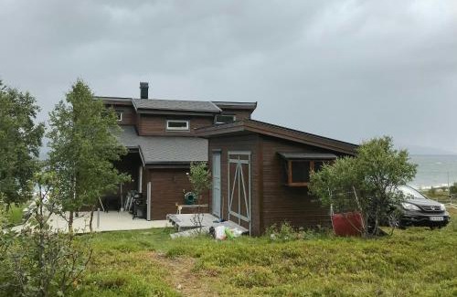 Karlsy House | Lovely Cabin Amidst Bustling Wildlife