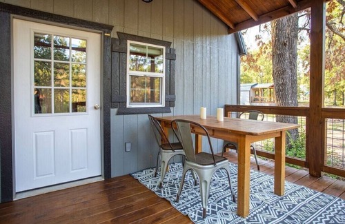 Wood County Cabin | Lovely cabin located on the edge of a stocked pond