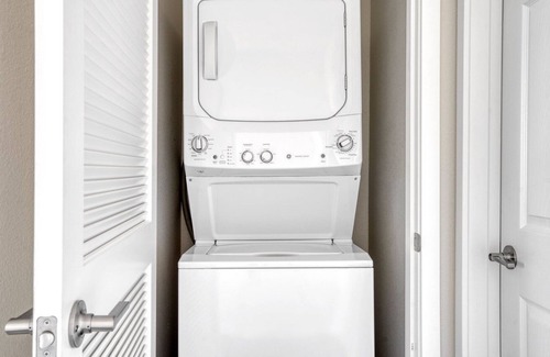 Downtown Apartment | Lovely Campbell 1BR w/ Pool, Gym & W/D, nr Netflix, by Blueground