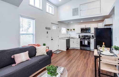 Rochester Apartment | {Lovely Casita w/King Bed mins DTWN}