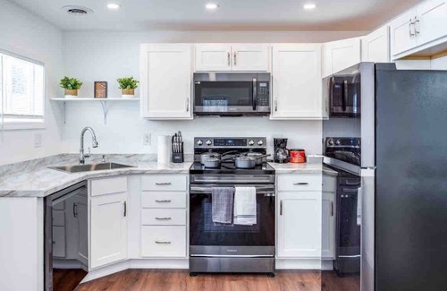 Rochester Apartment | {Lovely Casita w/King Bed mins DTWN}