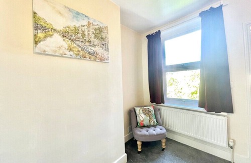 Canterbury House | Lovely Central 2 Bed House in Canterbury