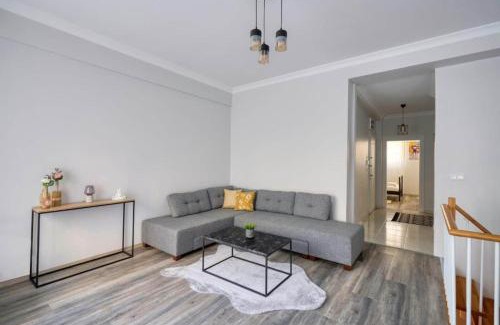 Ortakoy Apartment | Lovely Central Cozy 3bd25bath Duplex Patio! #273