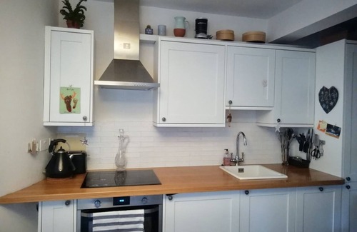 Oval Apartment | Lovely central one bedroom flat with outdoor space, Kennington