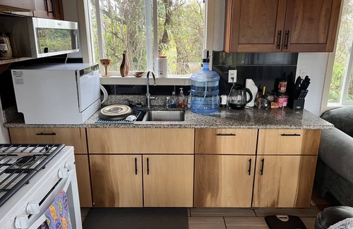 Mountain View Cabin | Lovely Centrally-Located Cabin with fast Wi-Fi. Perfect for E.Hawaii Exploration