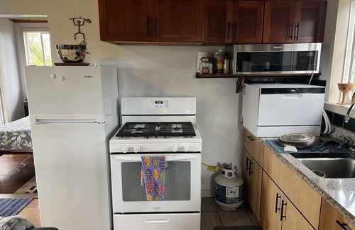 Mountain View Cabin | Lovely Centrally-Located Cabin with fast Wi-Fi. Perfect for E.Hawaii Exploration