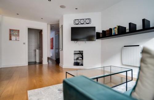 London City Centre Apartment | Lovely Charing Cross Apartment