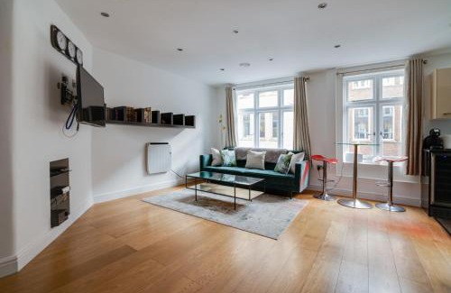 London City Centre Apartment | Lovely Charing Cross Apartment