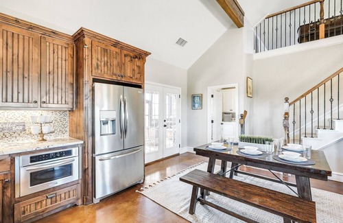 Palo Pinto County House | Lovely Chateau - Sparkling Pool - at Hells Gate