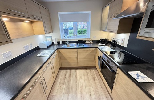 Filey Cottage | Lovely Coastal Cottage - Sleeping 4 in 2 bedrooms - Pool and Beach Access Included.