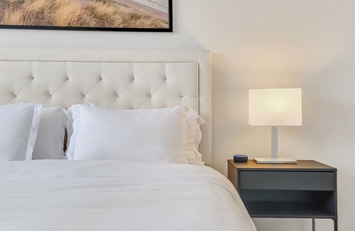 Bay Crest Park Apartment | Lovely Condo near Tampa Airport and Beaches