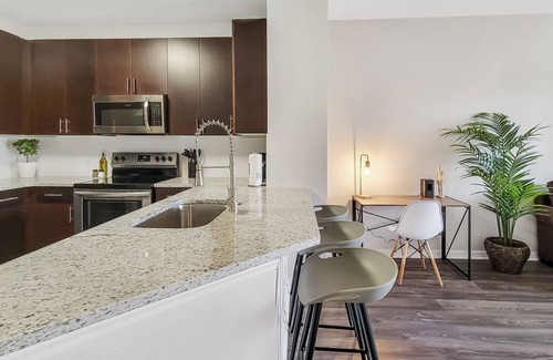 Bay Crest Park Apartment | Lovely Condo near Tampa Airport and Beaches