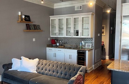 Oxford Condo | Lovely Condo One Block Off The Square Less Than A Mile To The Grove