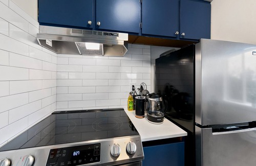 North Queen Anne Apartment | Lovely condo overlooking the Fremont Bridge