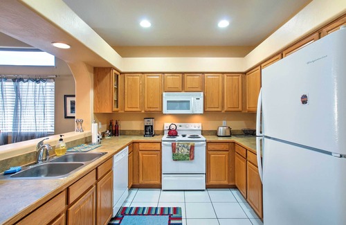 Fountain Hills Condo | Lovely Condo w/Balcony < 3 Miles to Parks + Golf!