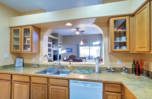 Fountain Hills Condo | Lovely Condo w/Balcony < 3 Miles to Parks + Golf!