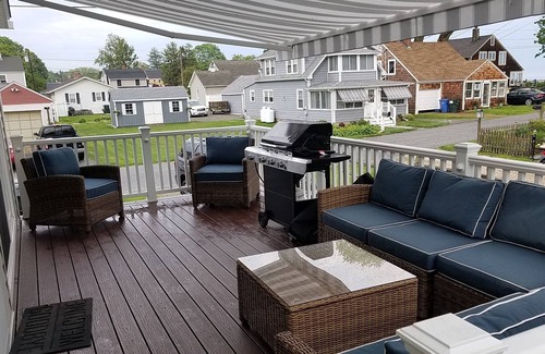 Old Saybrook House | Lovely Cornfield Point home away from home