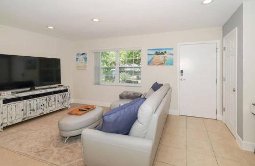 South Sarasota House | Lovely Cottage - Close to Siesta, Shops & Dining