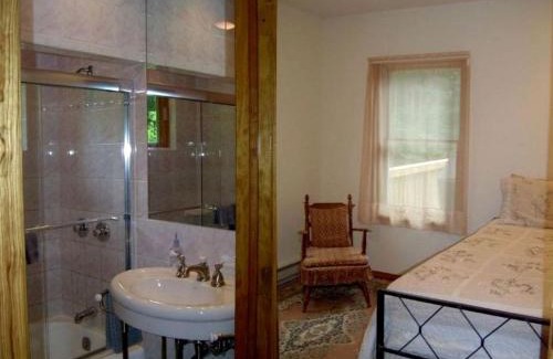 Chichester House | Lovely Cottage Getaway in the Mountains near Phoenicia, New York