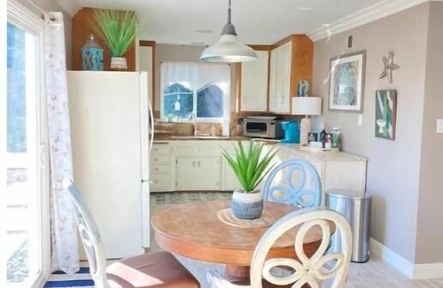 Del Obispo House | Lovely Cozy Beach Cottage.