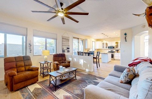 Oro Valley House | Lovely desert home with pool, covered patio, office, & mtn views - dog-friendly