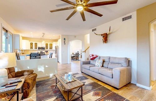 Oro Valley House | Lovely desert home with pool, covered patio, office, & mtn views - dog-friendly