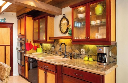 Saguaro Miraflores House | Lovely Desert Retreat w/Hot Tub,Garden, 4 Br, Privacy, 10 mins Downtown