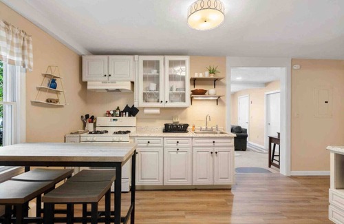 Amesbury Apartment | Lovely Downtown Oasis ~ Hospitals/Colleges/Beaches
