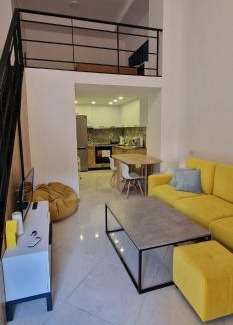 Vlore Apartment | Lovely duplex apartment with patio, 100m from the beach!