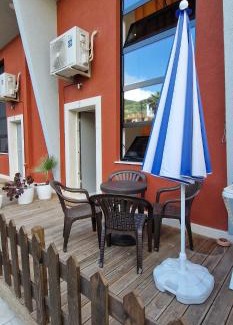 Vlore Apartment | Lovely duplex apartment with patio, 100m from the beach!