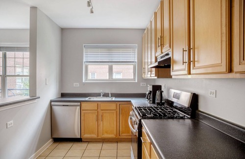 Evanston Apartment | Lovely Evanston 2BR w/Courtyard, nr Northwestern & Beach, by Blueground
