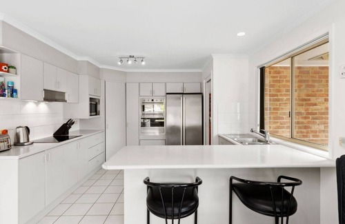 South Durras House | Lovely family beach house. Pet friendly and walk to beach
