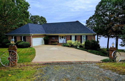 Troutman House | Lovely Family Home With Gorgeous Views