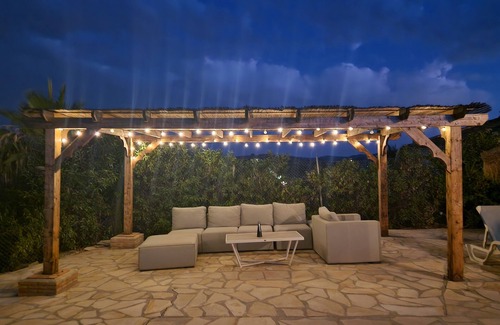 Cutar Villa | Lovely family villa overlooking Lake and Mountains 15 mins from Coast
