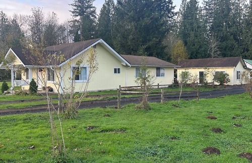 Arlington Other | Lovely farmhouse and cottage with WiFi in Arlington