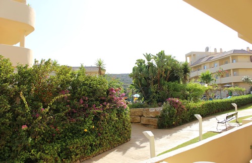 Puerto de la Duquesa Apartment | lovely flat (ground floor) at Manilva (Andalucia): 5 P/2 pools/300m beach