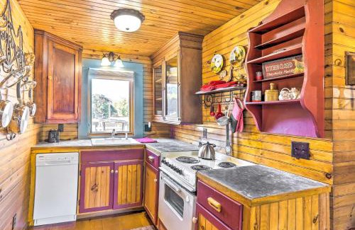 Flat Rock House | Lovely Flat Rock Cabin from 1905 with Fireplace