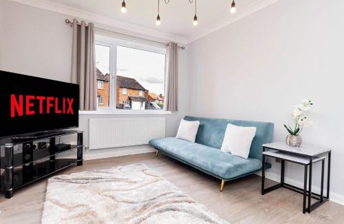Calcot Apartment | Lovely flat with Wi-Fi and free parking