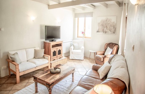 Saint Maurin House | Lovely gite at edge of a village with privat pool