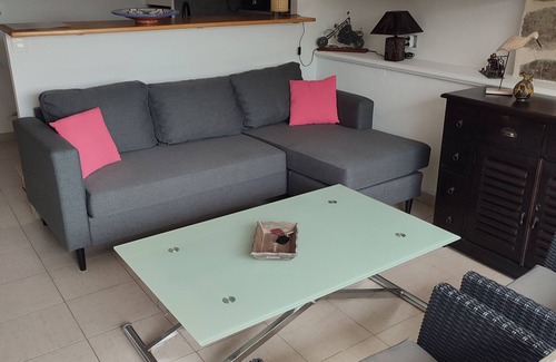 Mandelieu-La-Napoule Apartment | Lovely ground floor villa in an estate with heated swimming pool