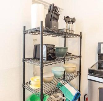 Hyde Park Apartment | Lovely historic apt near Amelia Arena + Hyde Park